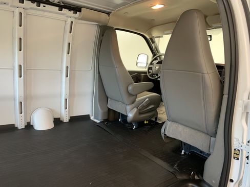 New 2025 Chevrolet Express 2500 image 34