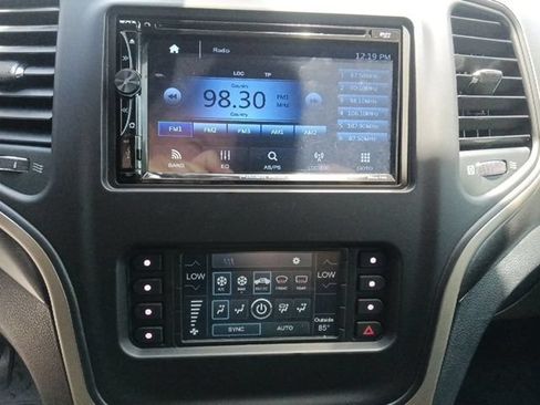 Used 2017 Jeep Grand Cherokee Laredo w/ Quick Order Package 2BE RWD image 21