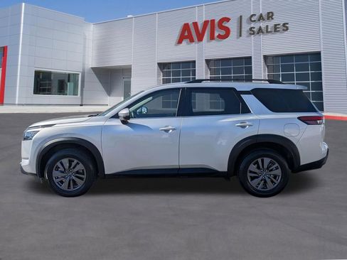 Used 2024 Nissan Pathfinder SV image 10