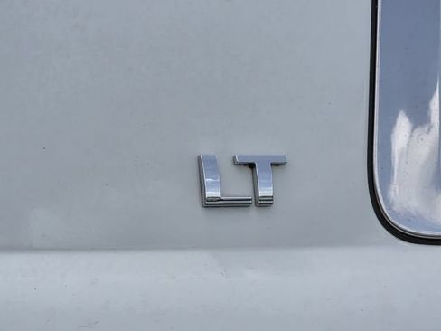 Used 2020 Chevrolet Suburban LT RWD image 8