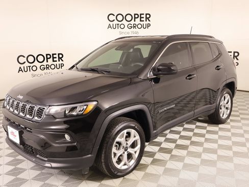 Used 2026 Jeep Compass Latitude AWD/4WD image 9