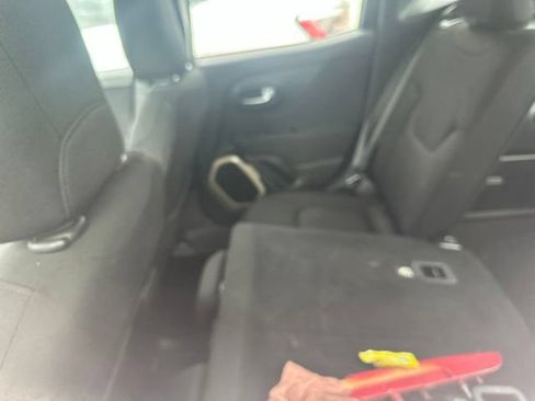 Used 2016 Jeep Renegade Latitude FWD image 30