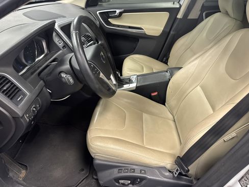 Used 2016 Volvo XC60 T5 Platinum image 9