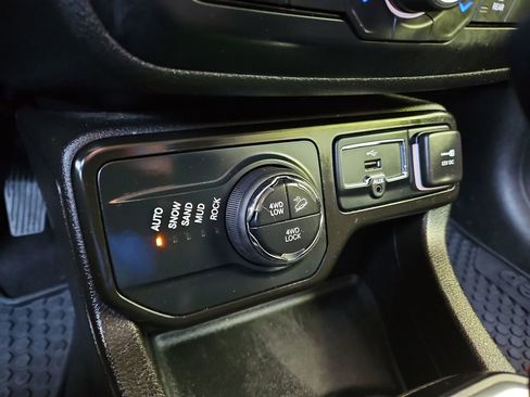 Used 2023 Jeep Renegade Trailhawk AWD/4WD image 21