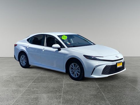 Used 2025 Toyota Camry LE FWD image 7