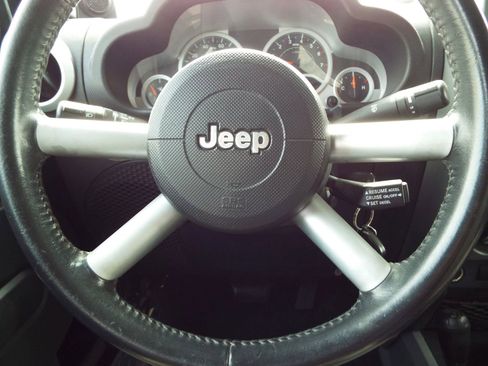 Used 2010 Jeep Wrangler Unlimited Sahara AWD/4WD image 14