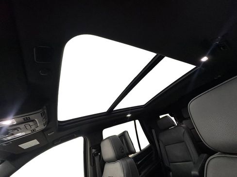 Used 2022 GMC Yukon Denali w/ Denali Premium Package image 11