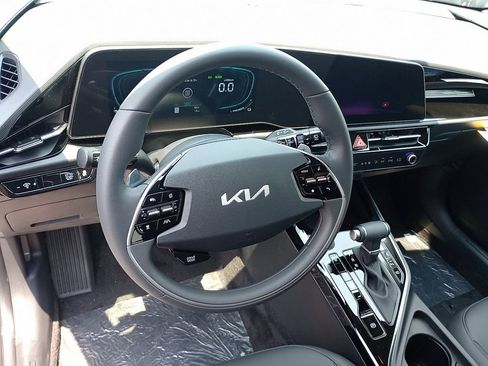 New 2025 Kia Niro EX image 9