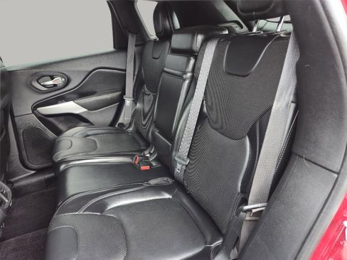 Used 2017 Jeep Cherokee Overland w/ Technology Group image 44