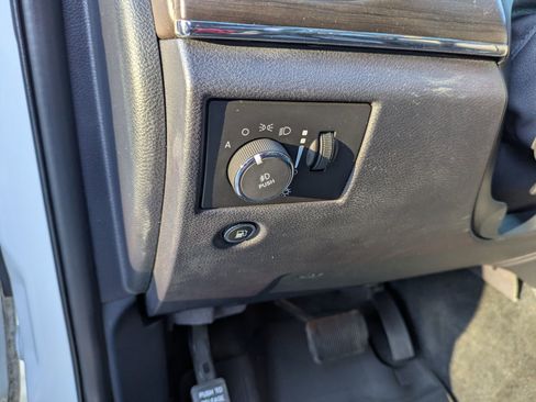 Used 2017 Jeep Grand Cherokee Overland AWD/4WD image 17