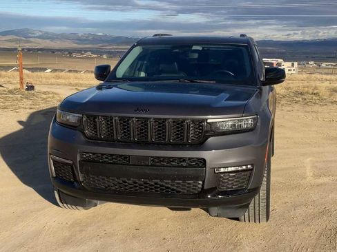 Used 2022 Jeep Grand Cherokee L Limited w/ Black Appearance Package image 3