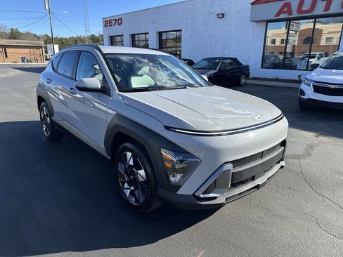 Used 2025 Hyundai Kona SEL image 3