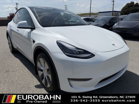 Used 2022 Tesla Model Y Long Range AWD/4WD image 7