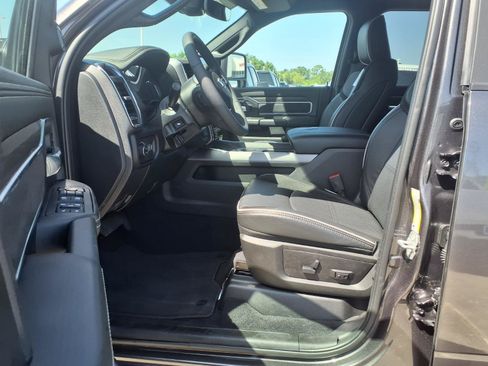 Used 2026 RAM 2500 Laramie AWD/4WD image 10