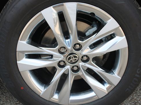 Used 2026 Toyota Sienna XLE image 23