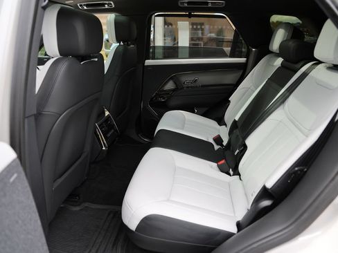 Used 2024 Land Rover Range Rover Sport Dynamic SE AWD/4WD image 9