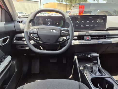 Used 2025 Kia K4 FWD image 17