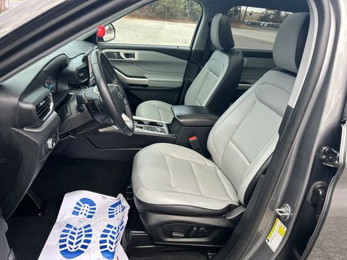 Used 2021 Ford Explorer XLT w/ Equipment Group 202A image 11