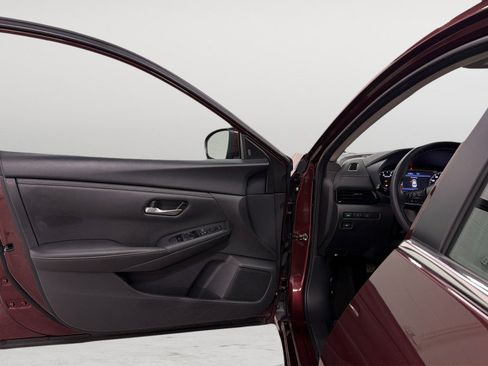 Used 2024 Nissan Sentra SV FWD image 14