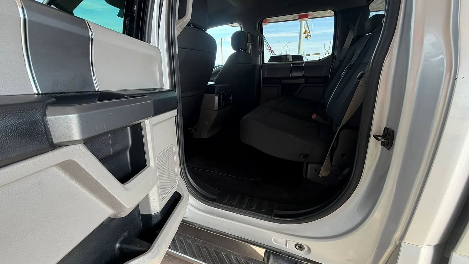 Used 2017 Ford F150 XLT w/ Equipment Group 302A Luxury RWD image 33