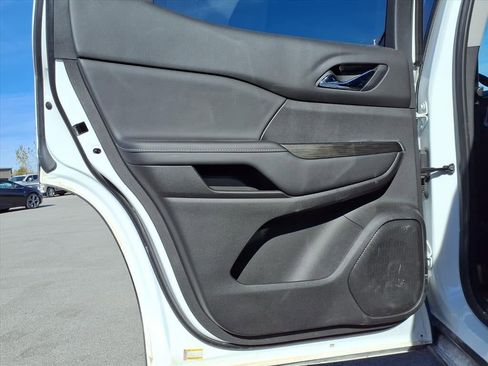 Used 2023 GMC Acadia SLT image 36