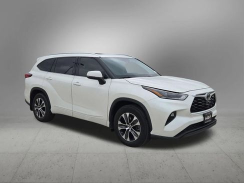 Used 2021 Toyota Highlander XLE FWD image 8