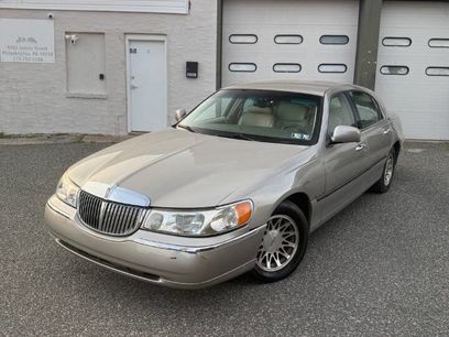Used 2001 Lincoln Town Car Signature