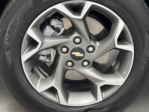 Used 2025 Chevrolet Trax LT w/ LT Convenience Package image 58