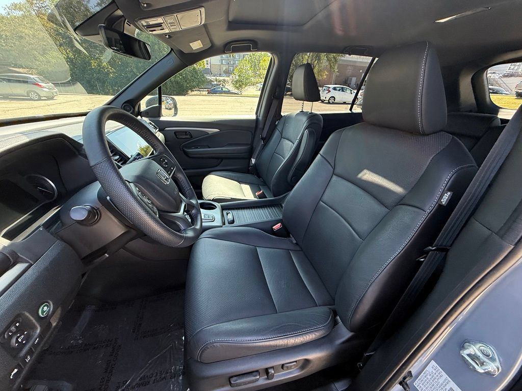 Used 2023 Honda Passport EX-L image 11