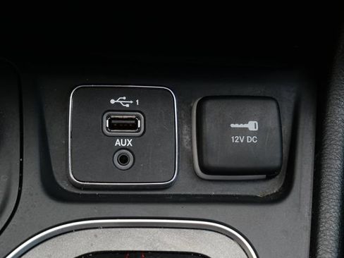 Used 2019 Jeep Cherokee Trailhawk w/ Cold Weather Group AWD/4WD image 26