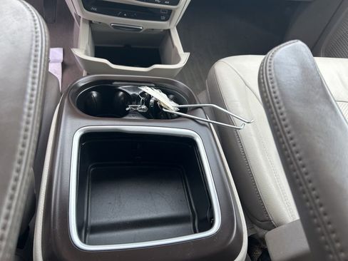 Used 2017 Chrysler Pacifica Touring-L Plus w/ Advanced Safetytec Group FWD image 14