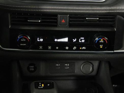Certified 2024 Nissan Rogue SV FWD image 23