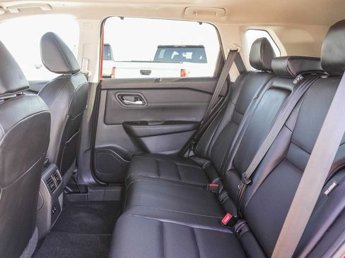 Used 2024 Nissan Rogue SV w/ SV Premium Package FWD image 18