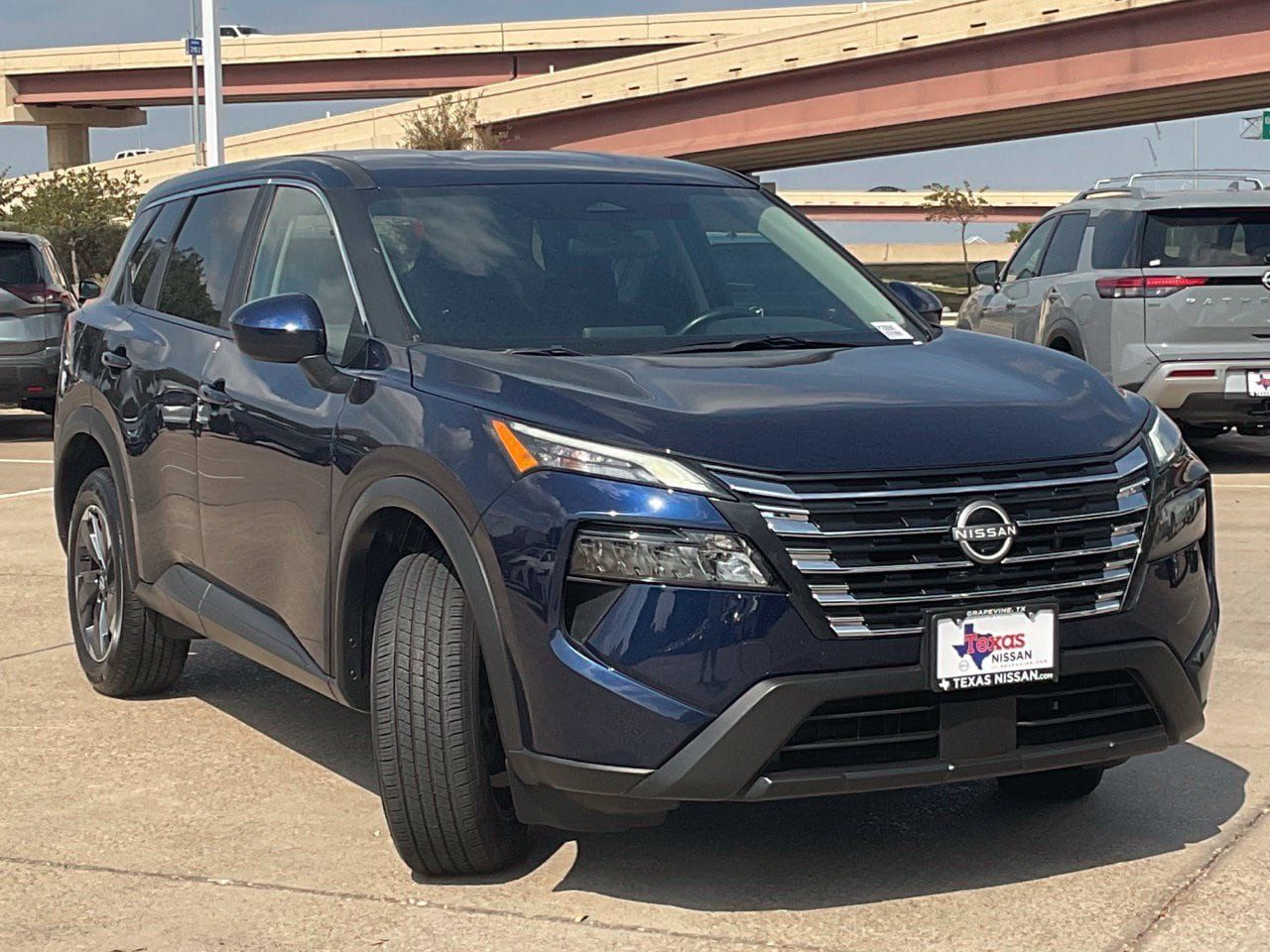 Used 2025 Nissan Rogue SV FWD image 3