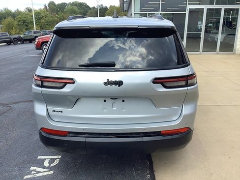 Certified 2024 Jeep Grand Cherokee L Laredo image 6