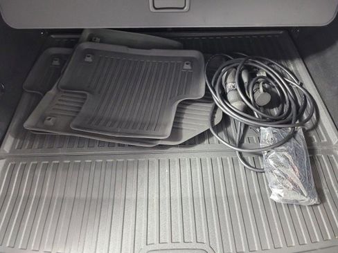 Used 2023 Volvo XC60 T8 Plus w/ Climate Package image 25