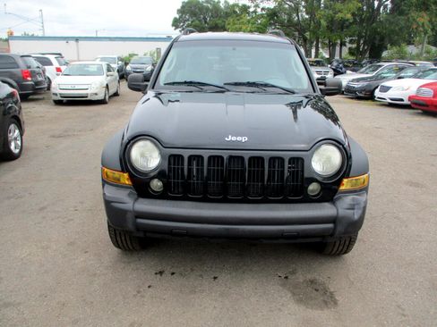 Used 2007 Jeep Liberty Sport image 2