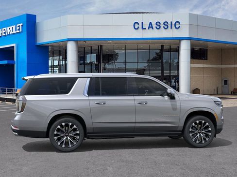 New 2026 Chevrolet Suburban High Country image 5