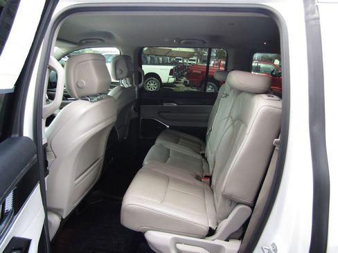 Used 2022 Jeep Wagoneer Series II image 36