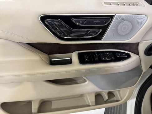 Used 2019 Lincoln Navigator Reserve w/ Cargo Package image 16
