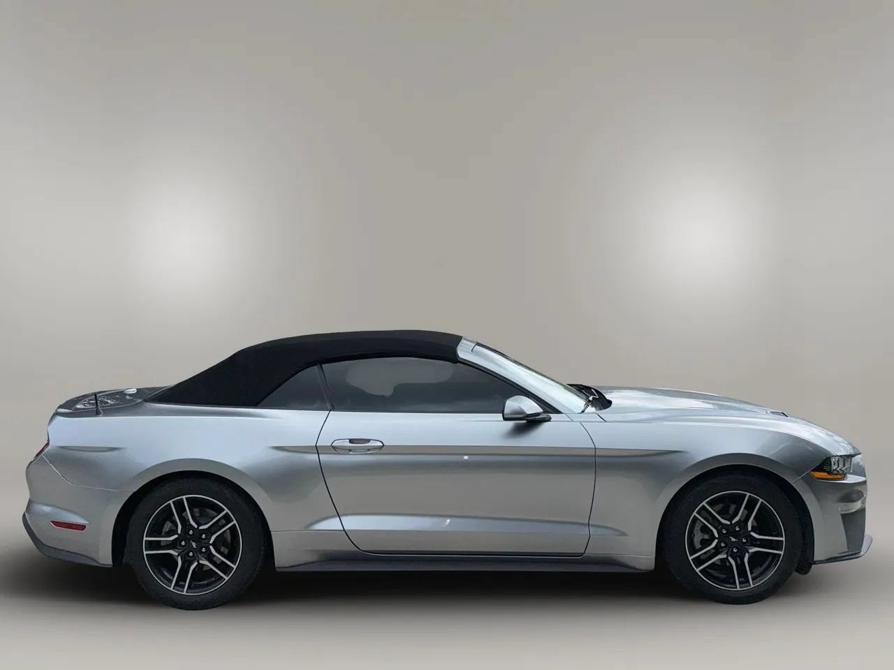 Used 2021 Ford Mustang Premium RWD image 4