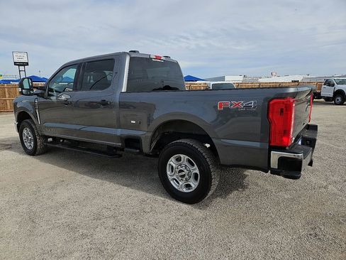 Used 2025 Ford F250 XLT w/ FX4 Off-Road Package image 4