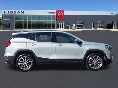 Used 2019 GMC Terrain SLT w/ Preferred Package AWD/4WD image 2