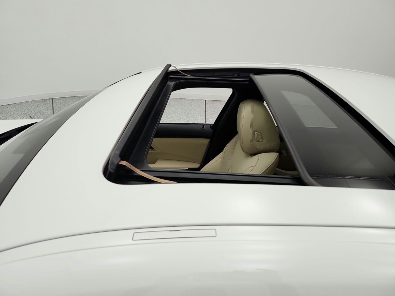 Used 2024 BMW 330e w/ Premium Package RWD image 16