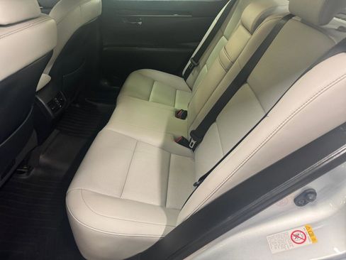 Used 2016 Lexus ES 350 w/ Premium Package w/Wood Trim FWD image 6