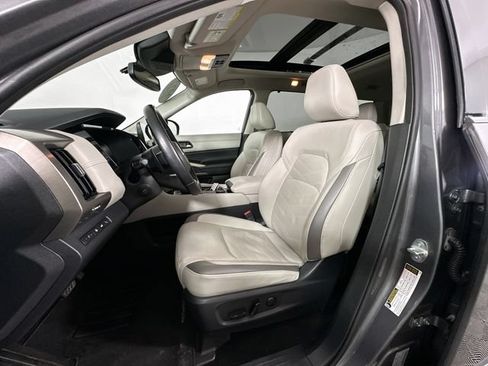 Used 2022 Nissan Pathfinder Platinum w/ Cargo Package AWD/4WD image 11