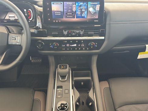 New 2026 Nissan Pathfinder Platinum w/ Cargo Package AWD/4WD image 8