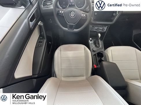 Certified 2021 Volkswagen Tiguan SE w/ Panoramic Sunroof Package AWD/4WD image 14