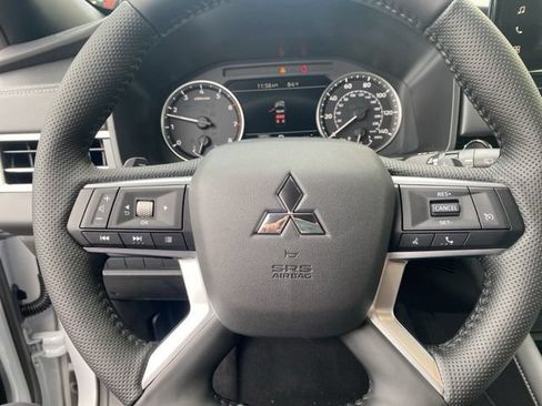 New 2026 Mitsubishi Outlander LE FWD image 10
