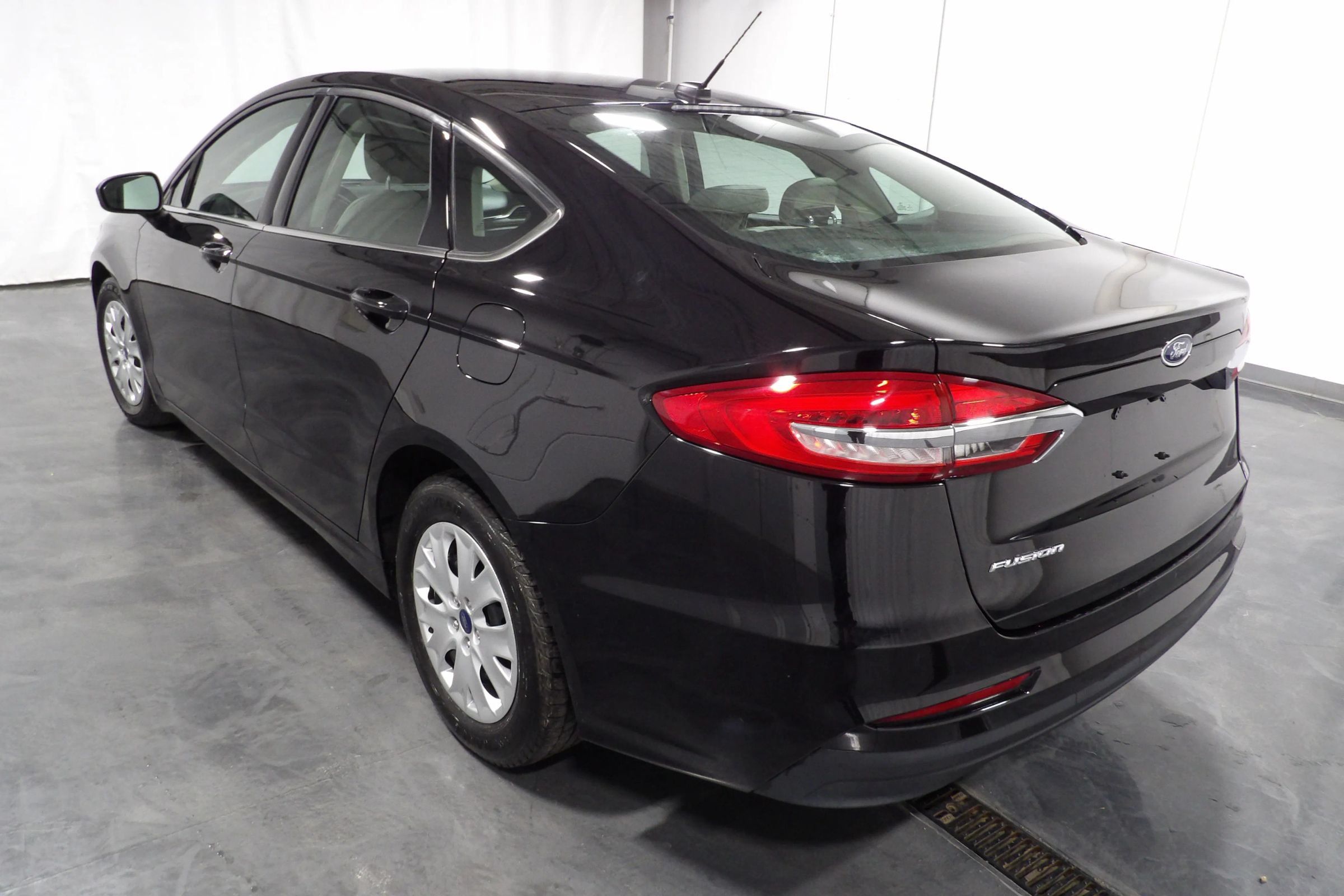 Used 2019 Ford Fusion S FWD image 6